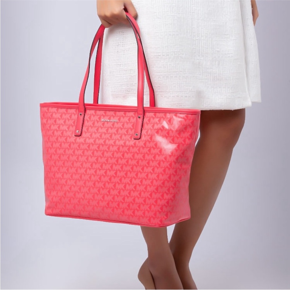 Michael Kors Carter Large Monogram
Tote- Geranium NWT - Picture 3 of 6